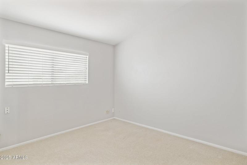 17-web-or-mls-5601-n-79th-st-1