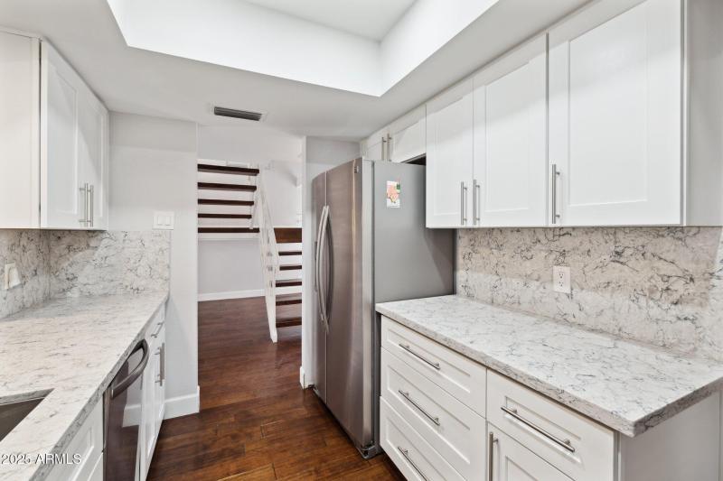 11-web-or-mls-5601-n-79th-st-1