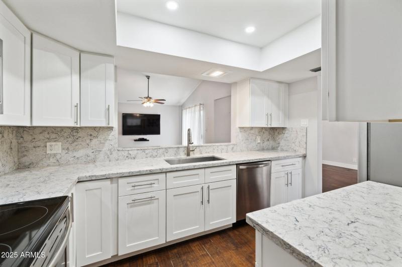 10-web-or-mls-5601-n-79th-st-1