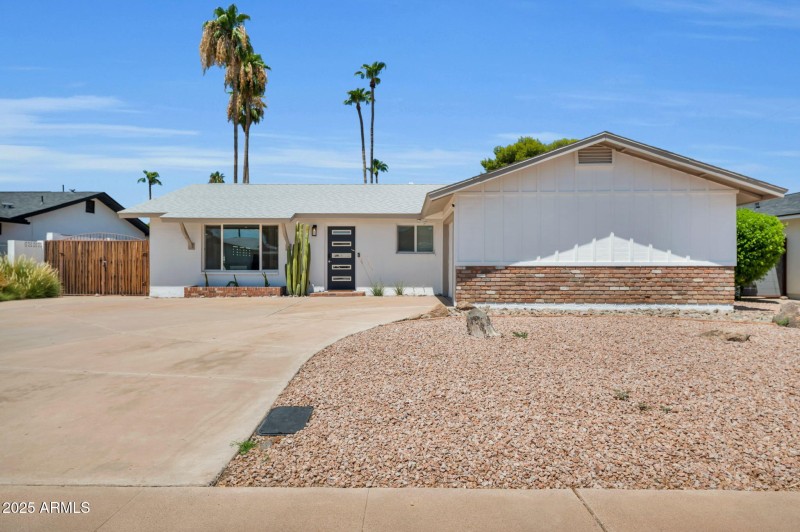 1-web-or-mls-8614 E Rose Lane-1