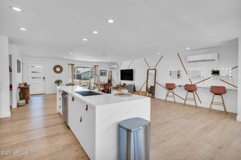 12-web-or-mls-8614 E Rose Lane-12