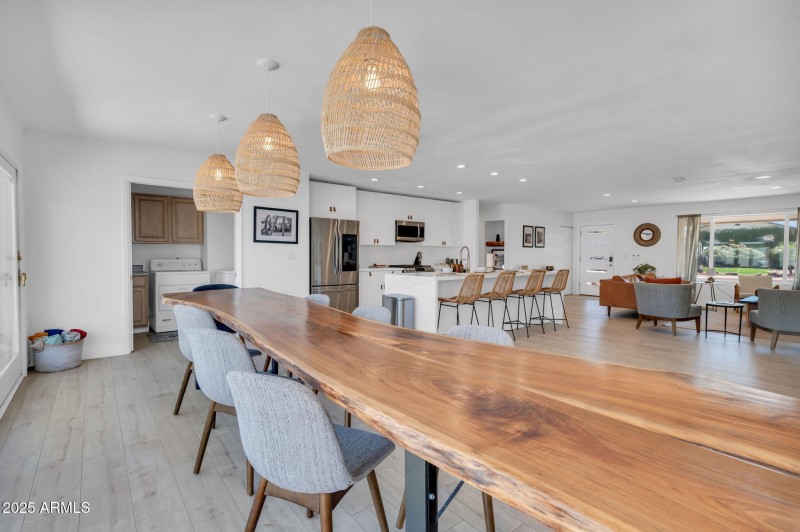 15-web-or-mls-8614 E Rose Lane-15