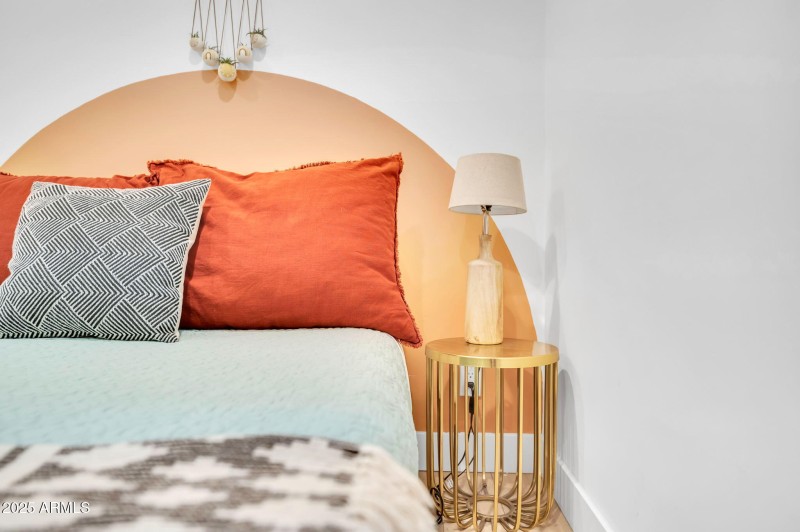 18-web-or-mls-8614 E Rose Lane-18