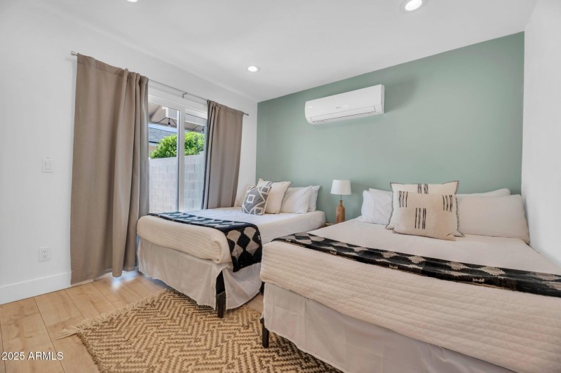 19-web-or-mls-8614 E Rose Lane-19