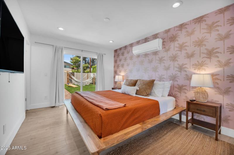 21-web-or-mls-8614 E Rose Lane-21