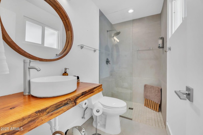 23-web-or-mls-8614 E Rose Lane-23