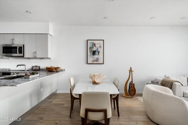 Breakfast Bar & Dining