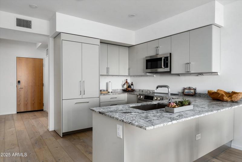 Wood Floors, Granite & Stainless Steel