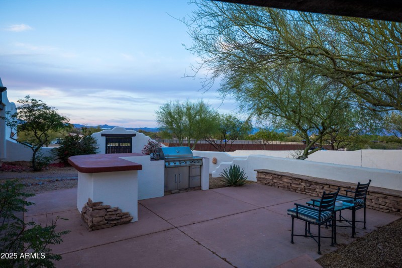 Built-in BBQ w/a Cooking Area