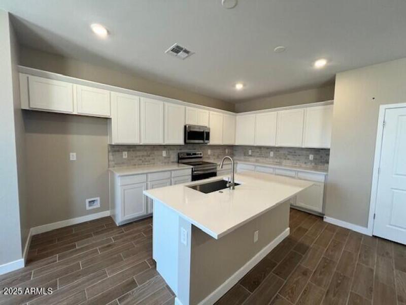 BR45 lot 202 Kitchen 1