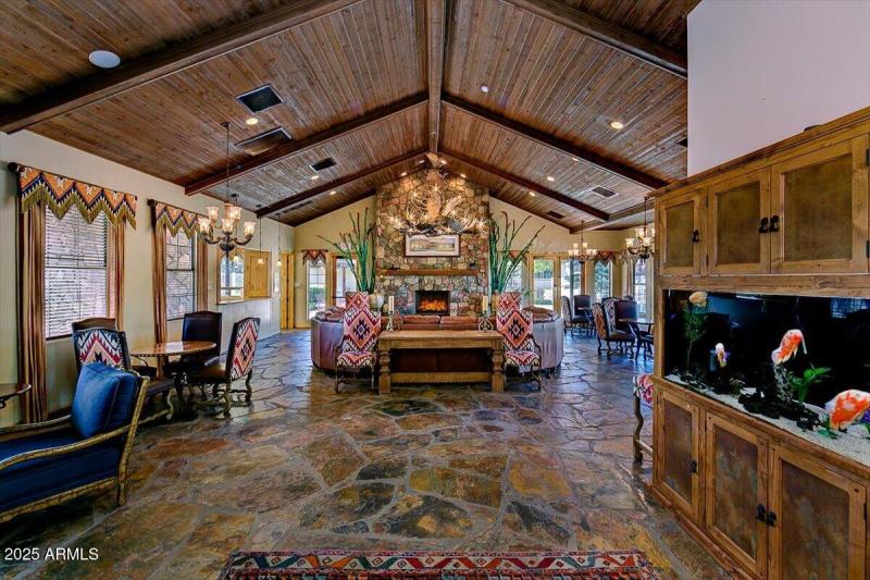 30-ClubhouseInterior-2