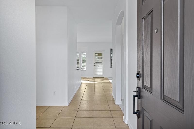 3640 E Torrey Pines Ln-6