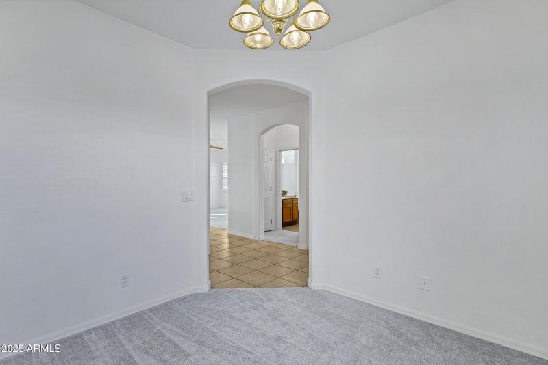 3640 E Torrey Pines Ln-9