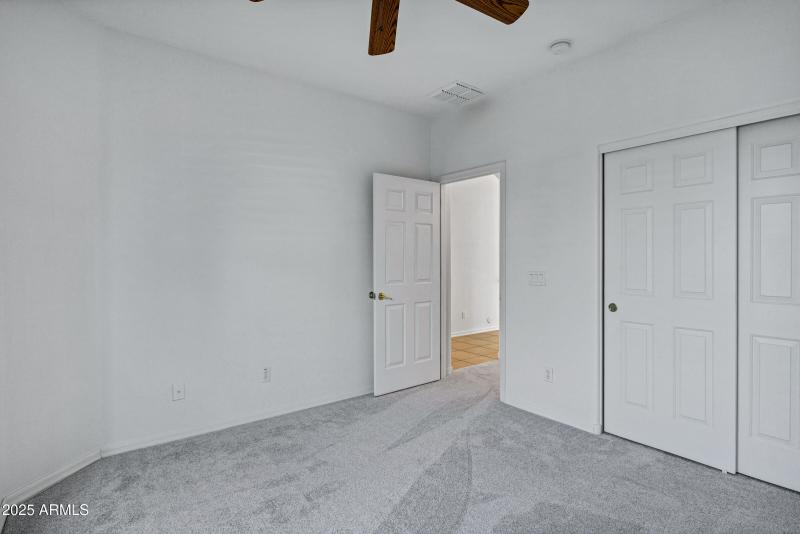 3640 E Torrey Pines Ln-12