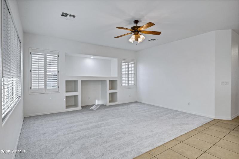 3640 E Torrey Pines Ln-16