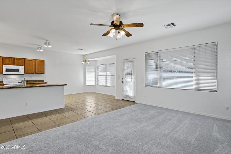 3640 E Torrey Pines Ln-17