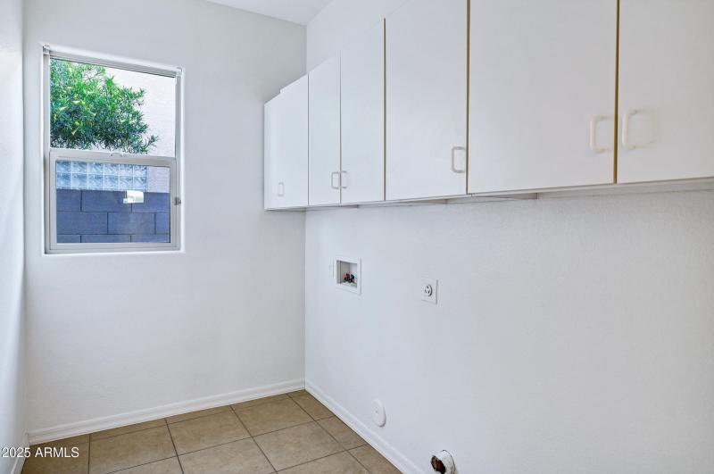 3640 E Torrey Pines Ln-34