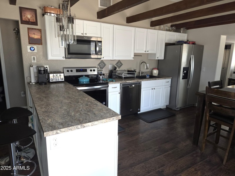 Kitchen - breakfast bar