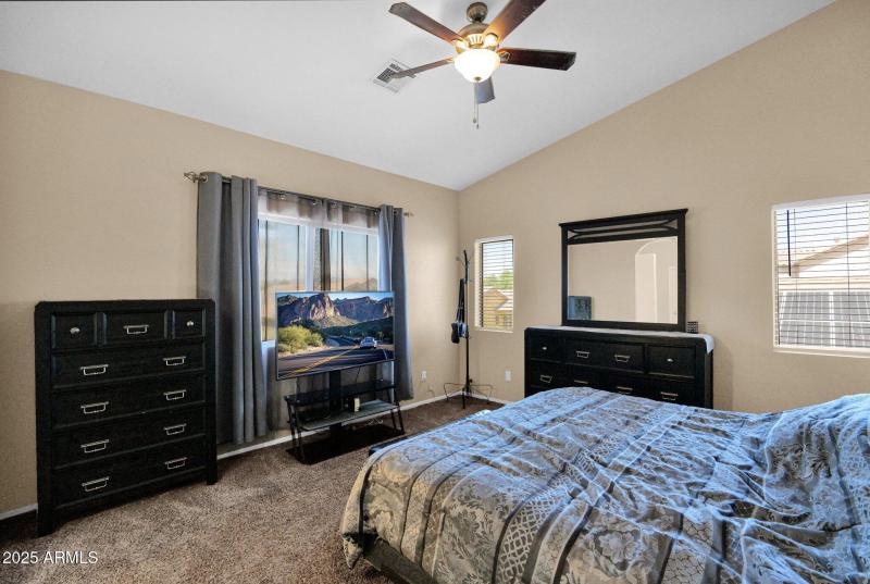 23-web-or-mls-P1222402