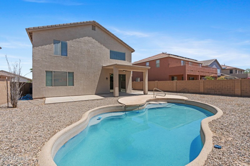 Large yard perfect for entertaining!