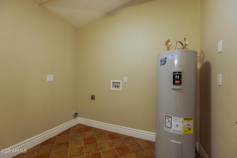 photo(28) 116 W Skyhook SL Staci 053125