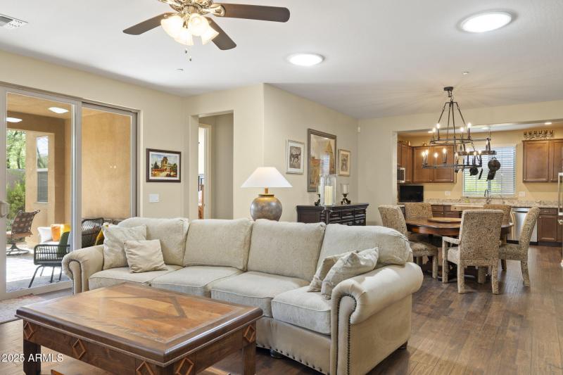 10-web-or-mls-6231-e-mark-way-14