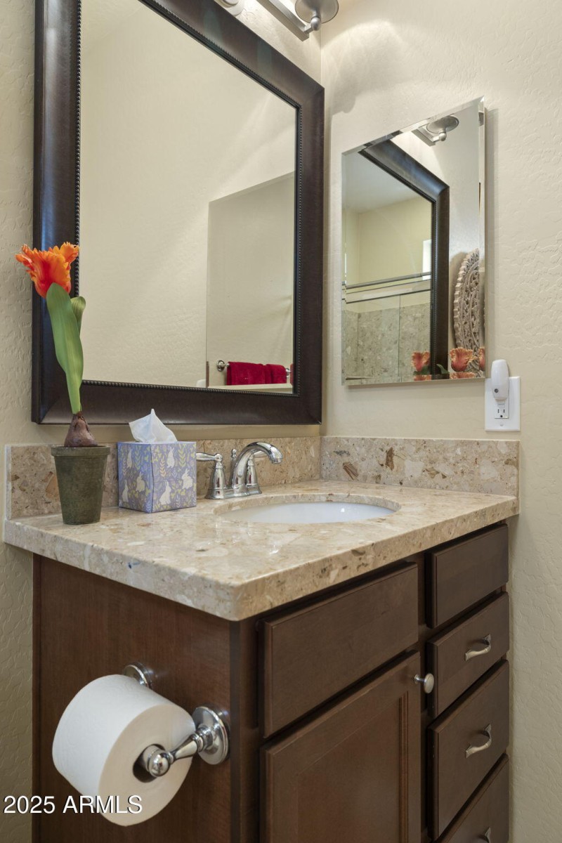 28-web-or-mls-6231-e-mark-way-14