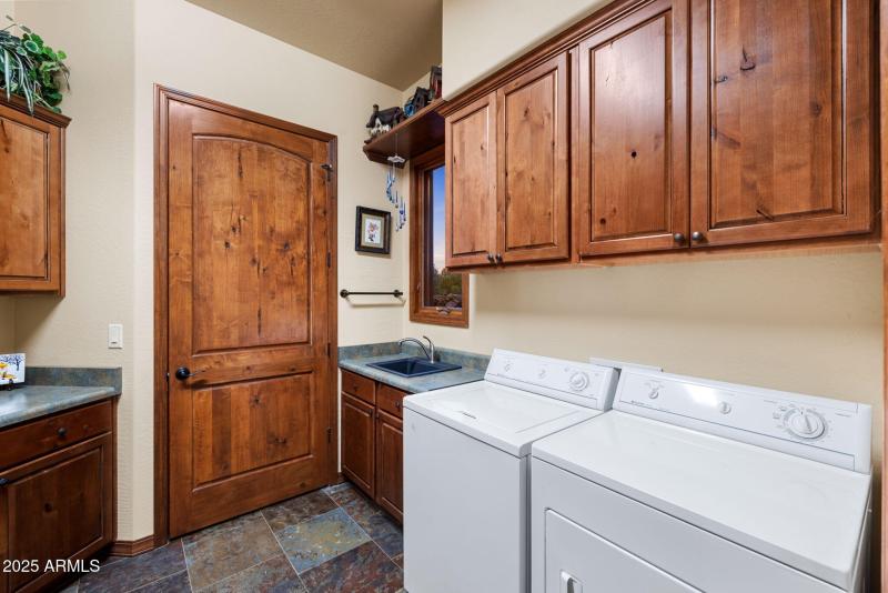 50-Laundry Room (1)