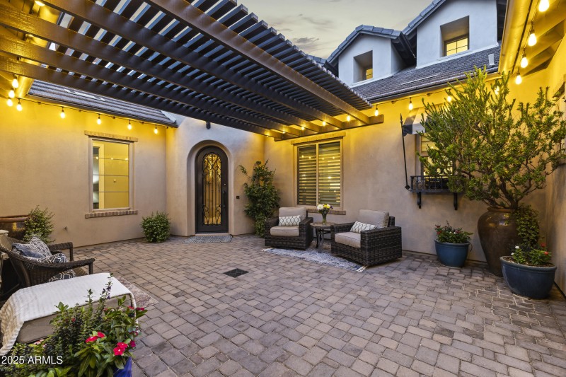 Charming private front courtyard