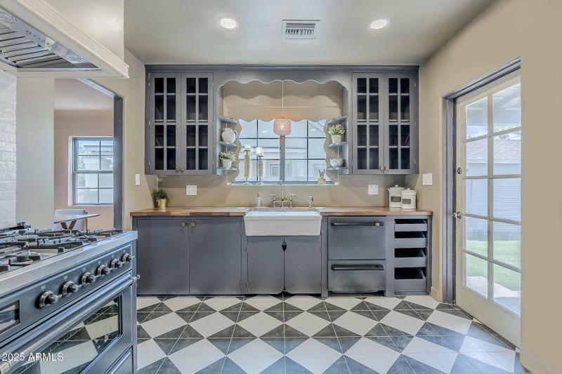 17-web-or-mls-Vernon-17