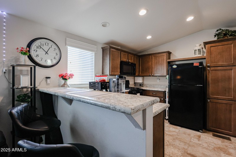 Kitchen / Breakfast Bar
