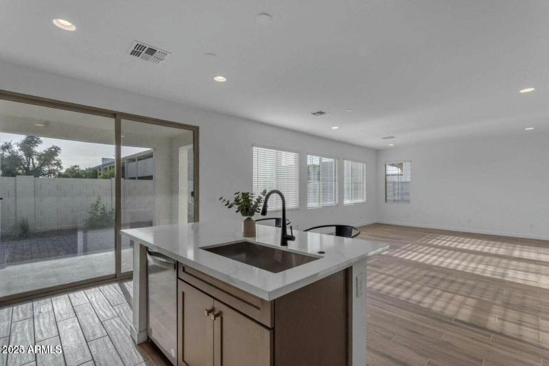 6434 N 17th_Kitchen_Island_2