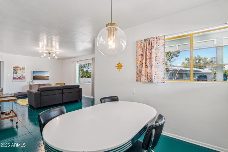 24-print-E Jackson Ave-0306-010