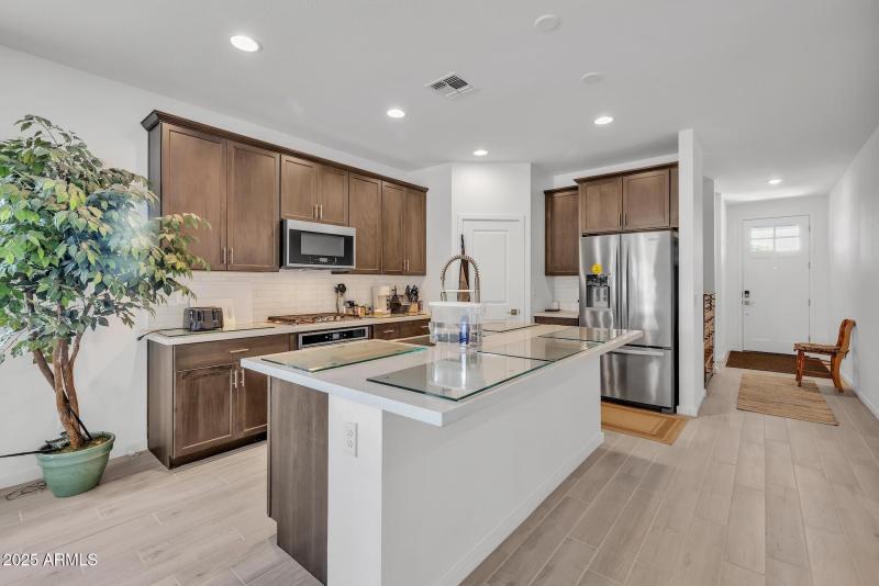 18100_W_College_Dr16