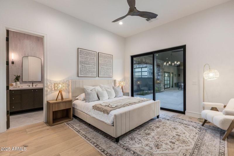 Secondary en suite bedroom