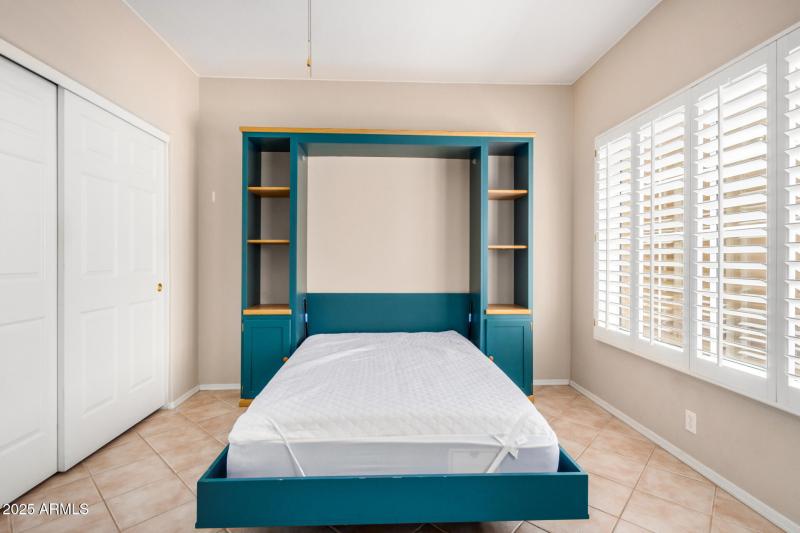 Guest Bedroom w/Murphy Bed