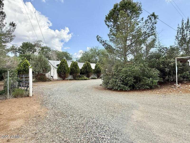 02 Entry Gravel Drive