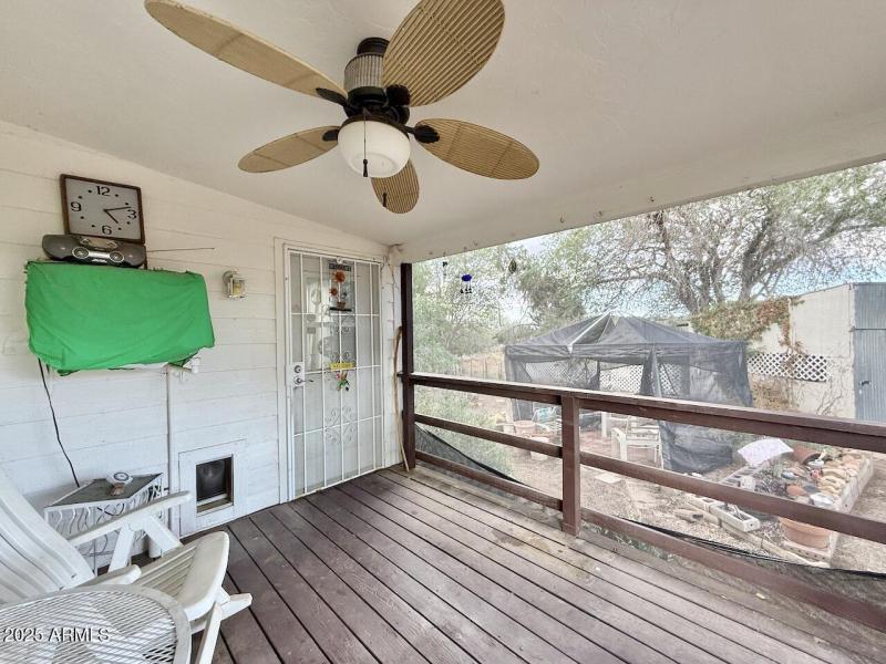 06 Covered Porch - Entry