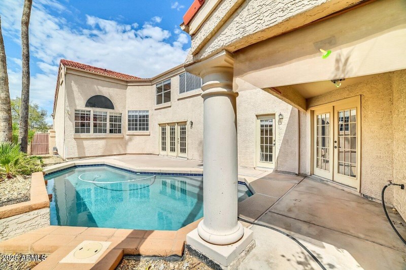 zz 113 pool french doors aa 9-23