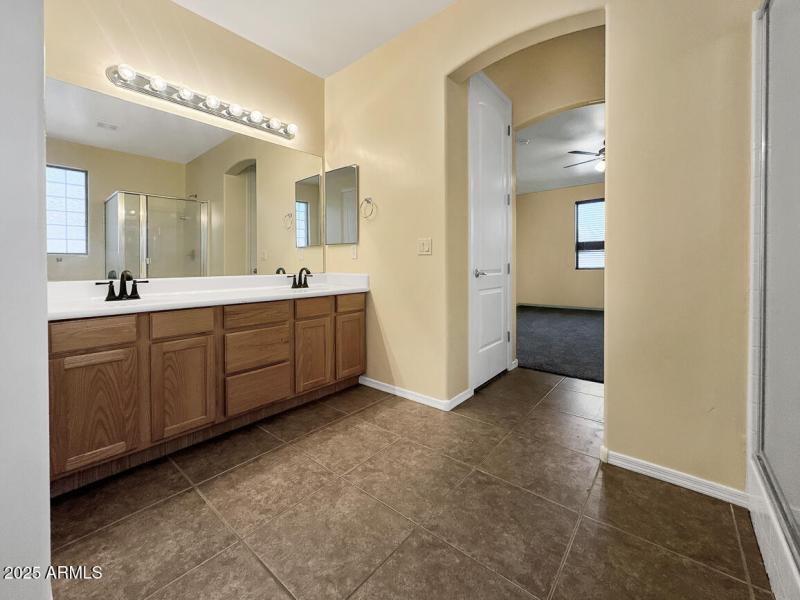 Main bath with double sinks