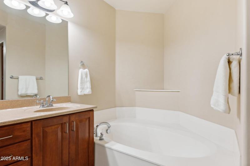 16-web-or-mls-5350-e-deer-valley-dr-1214