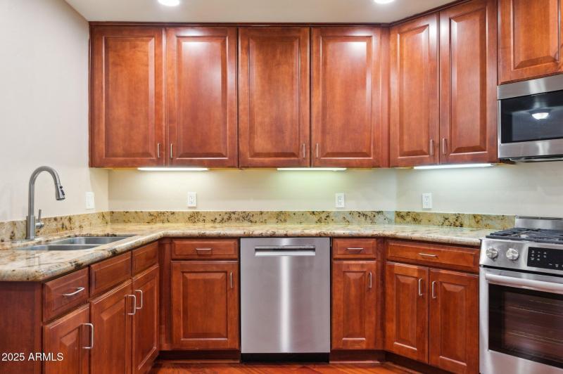 6-web-or-mls-5350-e-deer-valley-dr-1214-