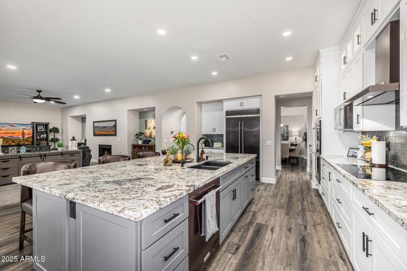 LARGE KITCHEN ISLAND