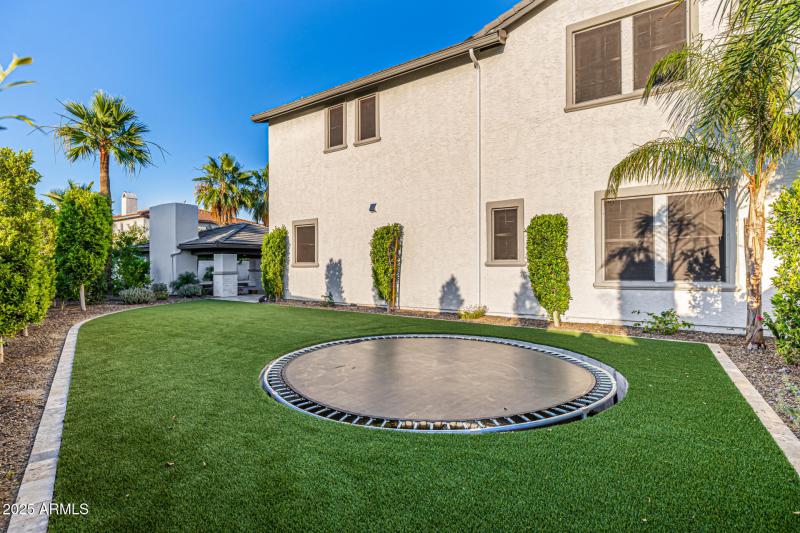 IN GROUNG TRAMPOLINE