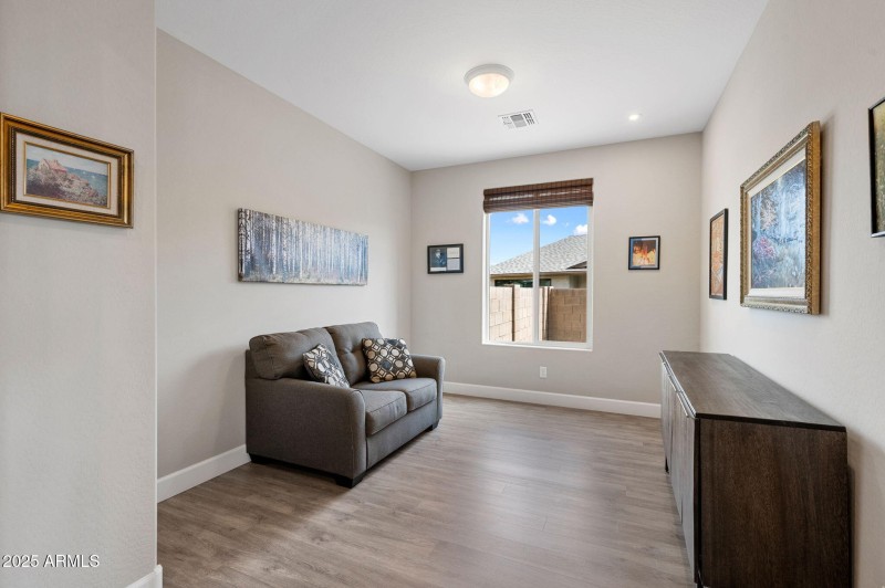 Office/Den/ 3rd bedroom