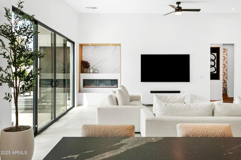 e39624e6-c11a-4ff6-b3d1-a49f34cc801a