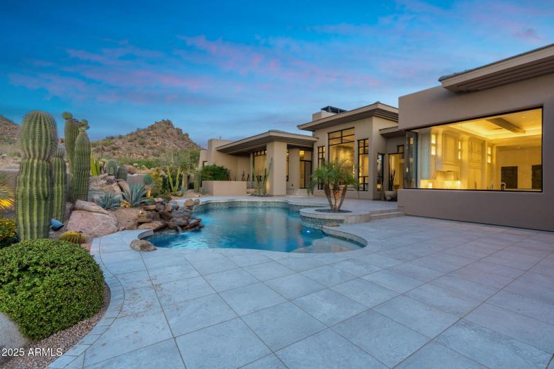 65-web-or-mls-10040-e-happy-valley-rd