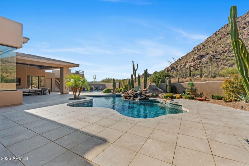 55-web-or-mls-10040-e-happy-valley-rd