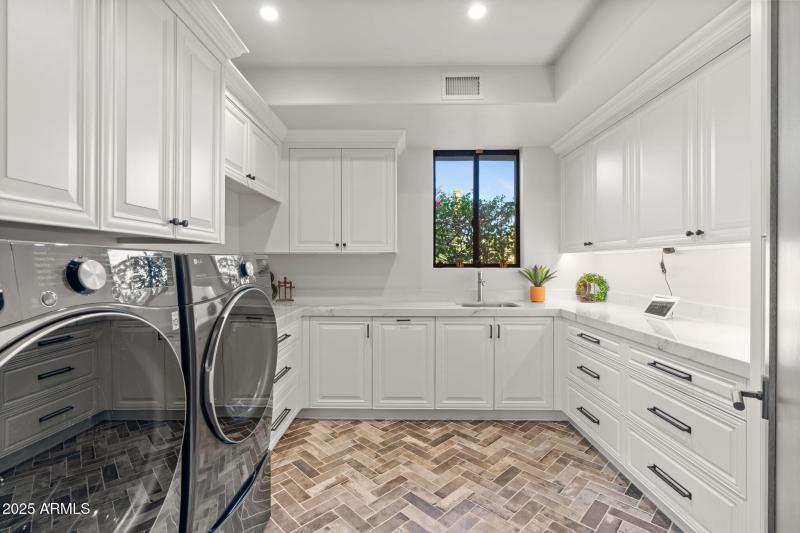 46-web-or-mls-10040-e-happy-valley-rd