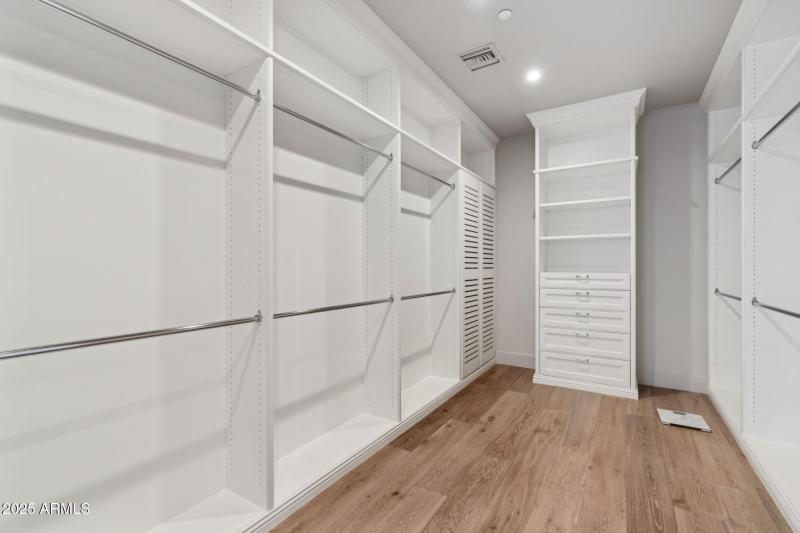 33-web-or-mls-10040-e-happy-valley-rd